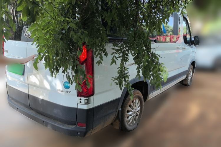 Used SAIC MAXUS Xintu V90 2022 2.0T Automatic Zhiyun King Rear-Drive Long Wheelbase High-Roof Design with Single Rear Tire—6/7 Seater Rear Right 45 Deg