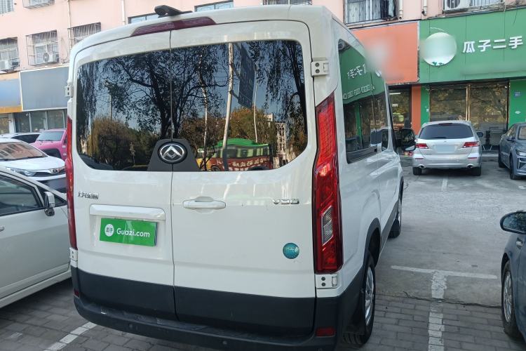 Used SAIC MAXUS Xintu V90 2022 2.0T Manual – Yunjie Front-Wheel-Drive Short Wheelbase Mid-Roof Design with Single Rear Tire 6-Seater Rear Right 45 Deg