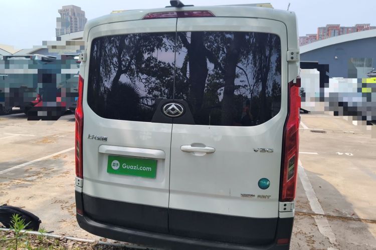 Used SAIC MAXUS Xintu V90 2022 2.0T AMT Yunjie Front-Wheel-Drive Short Wheelbase Mid-Roof Design with Single Rear Tire and 6 Seats Rear