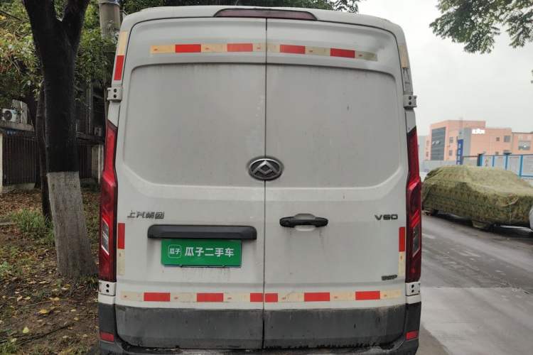Used SAIC MAXUS Xintu V90 2022 2.0T Manual VAN Rear-Drive Long Wheelbase High Roof Single Rear Tire 3-Seater Rear