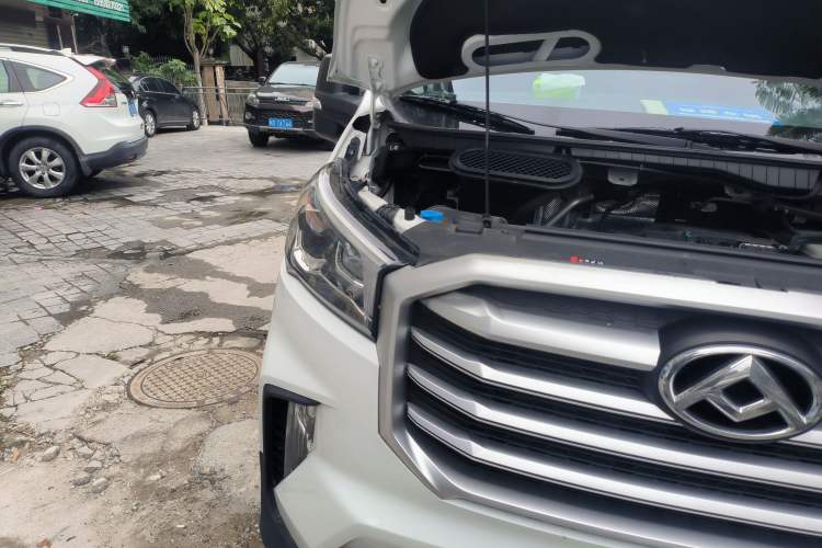 Used SAIC MAXUS Xintu V90 2022 2.0T Manual Zhiyun King Rear-Drive Long Wheelbase High-Roof with Single Rear Tire—6/7 Seats Right Front Headlight