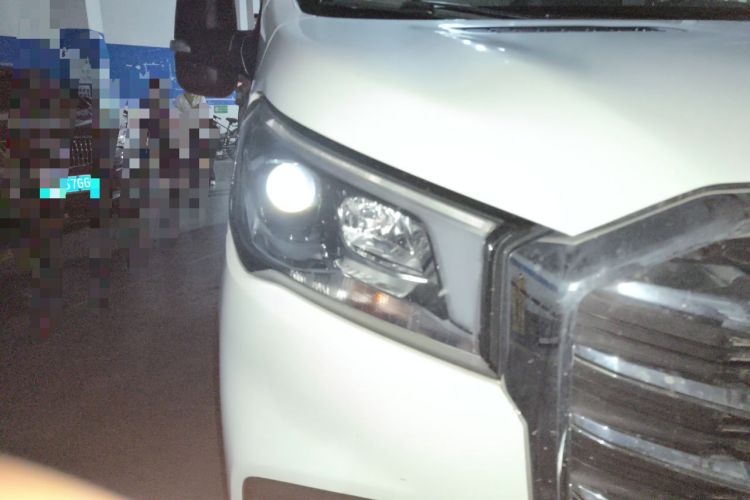 Used SAIC MAXUS Xintu V90  Right Front Headlight