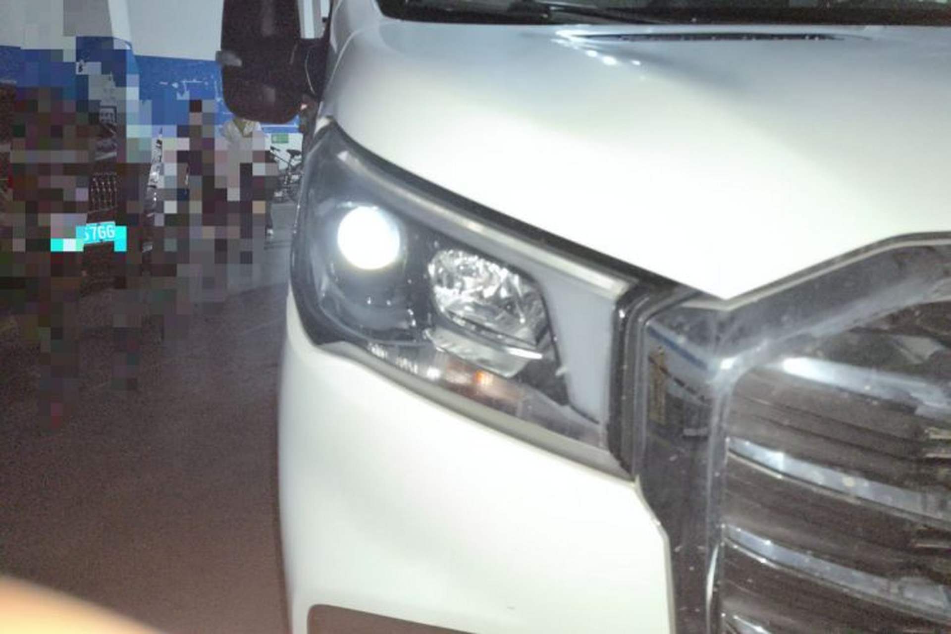 Used SAIC MAXUS Xintu V90  Right Front Headlight