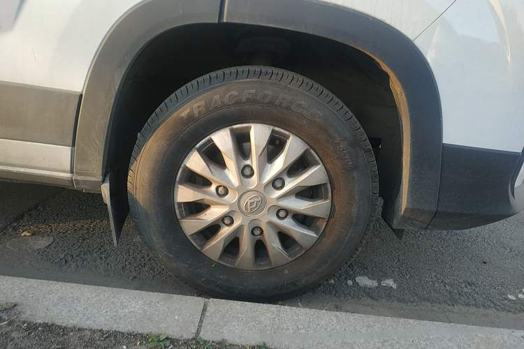 Used SAIC MAXUS Xintu V90 2022 2.0T AMT Yunjie Front-Wheel-Drive Long Wheelbase High-Roof Single-Tire Rear 7-Seater Right Front Wheel Hub