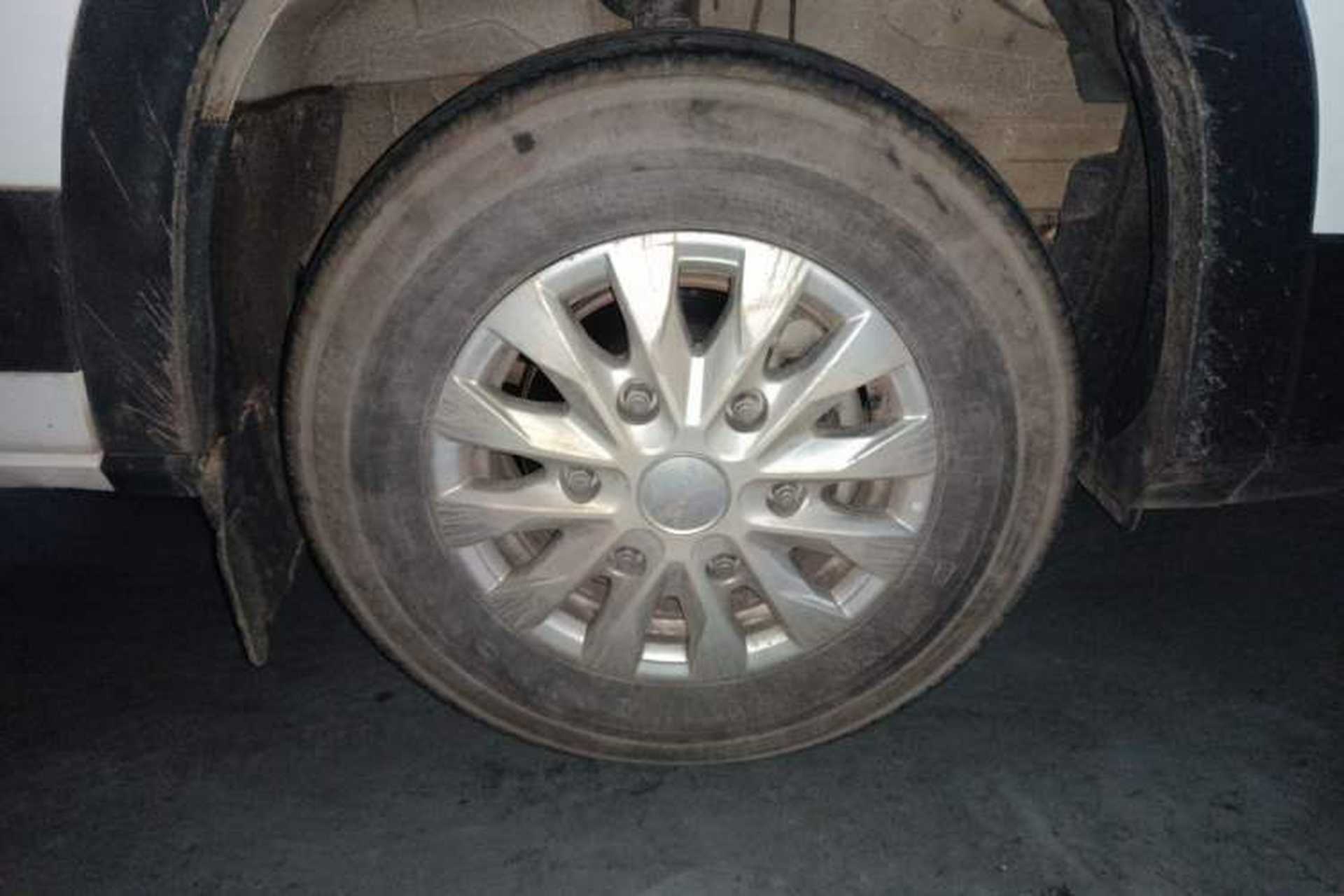 Used SAIC MAXUS Xintu V90  Right Front Wheel Hub
