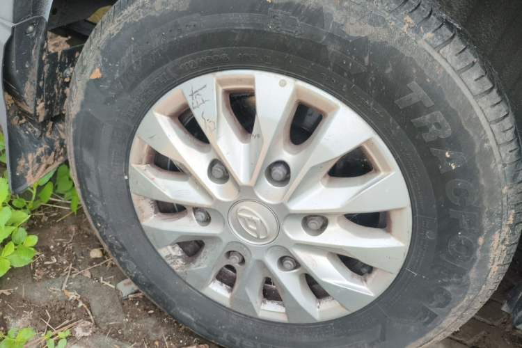 Used SAIC MAXUS Xintu V90  Right Front Wheel Hub