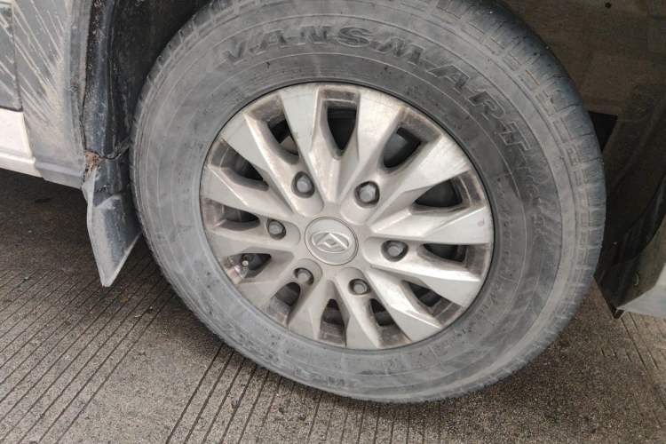 Used SAIC MAXUS Xintu V90 2022 2.0T Manual VAN Rear-Drive Long Wheelbase High Roof Single Rear Tire 3-Seater Right Front Wheel Hub