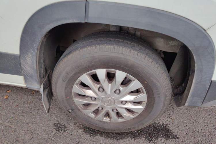 Used SAIC MAXUS Xintu V90 2022 2.0T Manual VAN Rear-Drive Long Wheelbase High Roof Single Rear Tire 3-Seater Right Front Wheel Hub