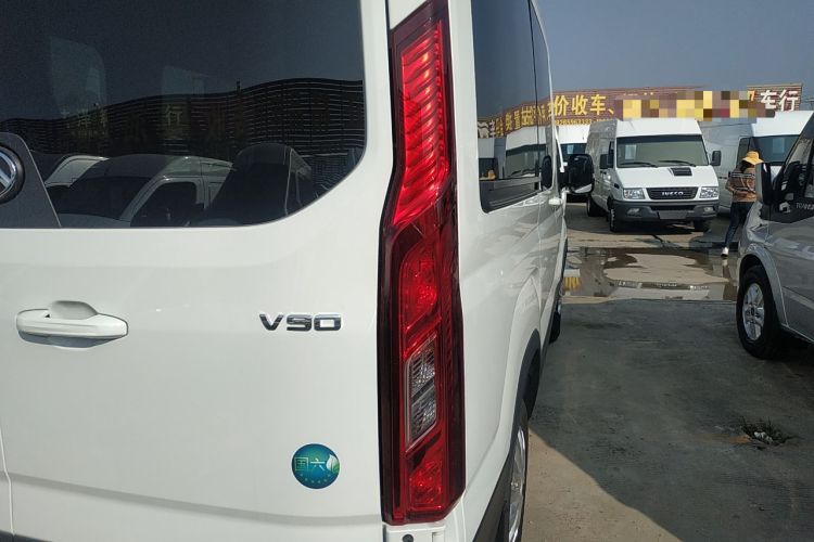 Used SAIC MAXUS Xintu V90 2022 2.0T Manual – Yunjie Front-Wheel-Drive Short Wheelbase Mid-Roof Design with Single Rear Tire 6-Seater Right Rear Taillight