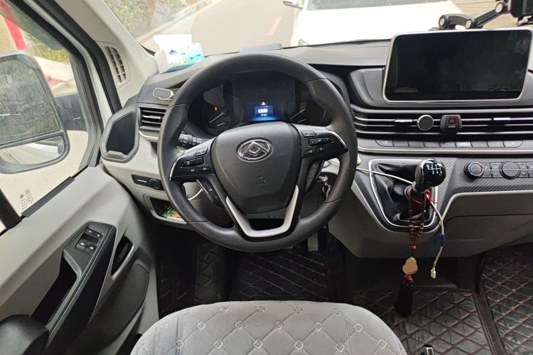 Used SAIC MAXUS Xintu V90 2022 2.0T Manual Zhiyun King Rear-Drive Long Wheelbase High-Roof with Single Rear Tire—6/7 Seats Steering Wheel