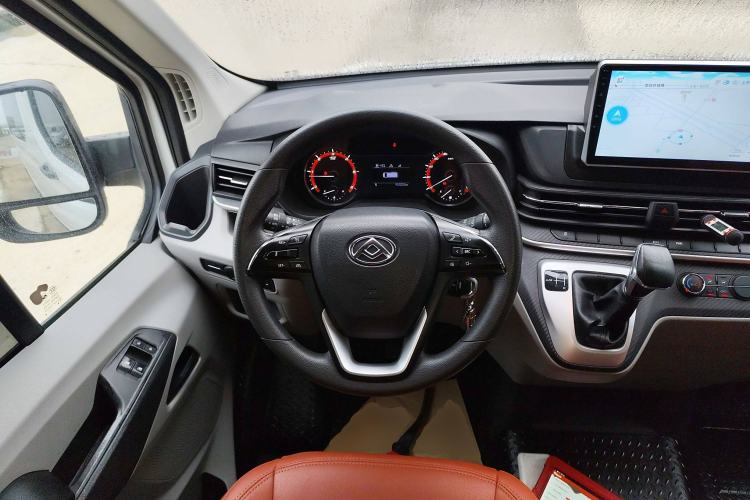 Used SAIC MAXUS Xintu V90 2022 2.0T AMT Yunjie Front-Wheel-Drive Long Wheelbase High-Roof Single-Tire Rear 7-Seater Steering Wheel
