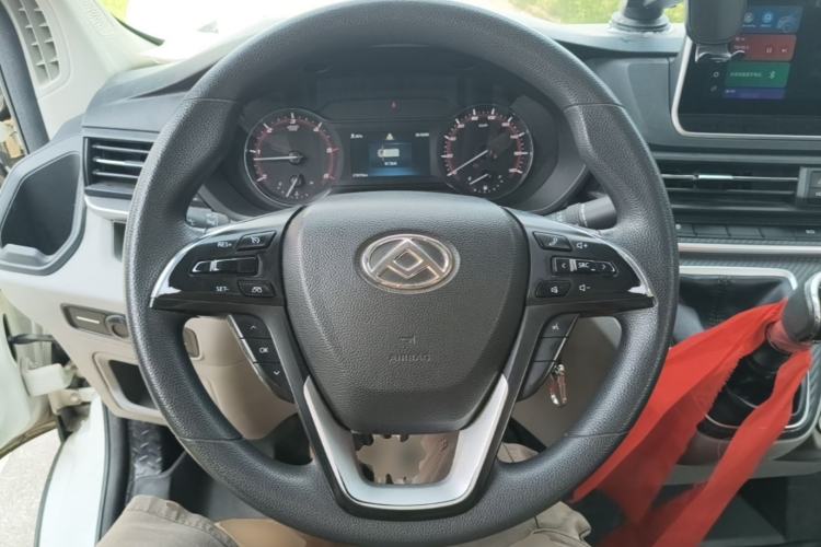 Used SAIC MAXUS Xintu V90 2022 2.0T Manual Zhiyun King Rear-Drive Long Wheelbase High-Roof with Single Rear Tire—6/7 Seats Steering Wheel