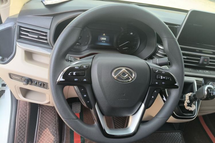 Used SAIC MAXUS Xintu V90 2022 2.0T Manual ZhiDa Rear-Drive Long Wheelbase High-Roof Single-Tire 9-Seater Steering Wheel