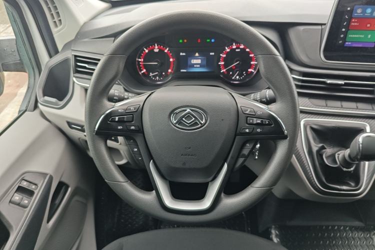 Used SAIC MAXUS Xintu V90 2022 2.0T Manual Zhiyun King Rear-Drive Long Wheelbase High-Roof with Single Rear Tire—6/7 Seats Steering Wheel