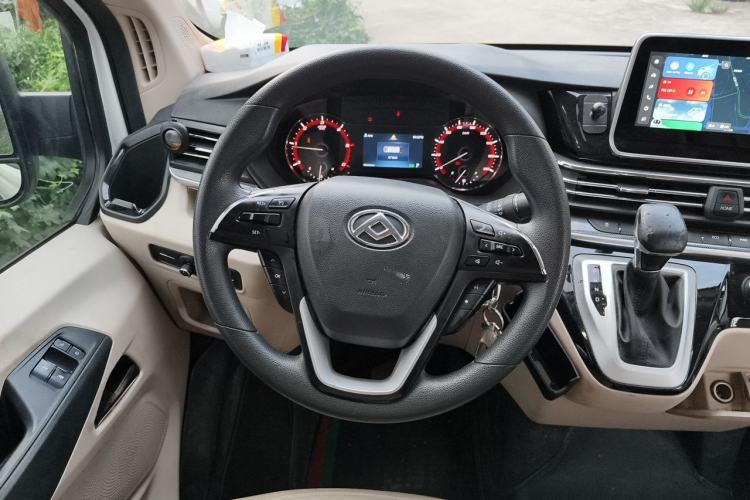 Used SAIC MAXUS Xintu V90 2022 2.0T Automatic ZhiDa Rear-Drive Long Wheelbase High-Roof Design with Single Rear Tire 9-Seater Steering Wheel