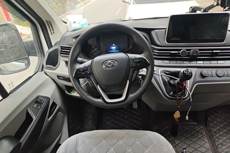 Used SAIC MAXUS Xintu V90 2022 2.0T Manual Zhiyun King Rear-Drive Long Wheelbase High-Roof with Single Rear Tire—6/7 Seats Steering Wheel