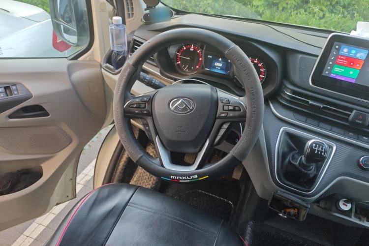 Used SAIC MAXUS Xintu V90 2022 2.0T Manual – Yunjie Front-Wheel-Drive Short Wheelbase Mid-Roof Design with Single Rear Tire 6-Seater Steering Wheel