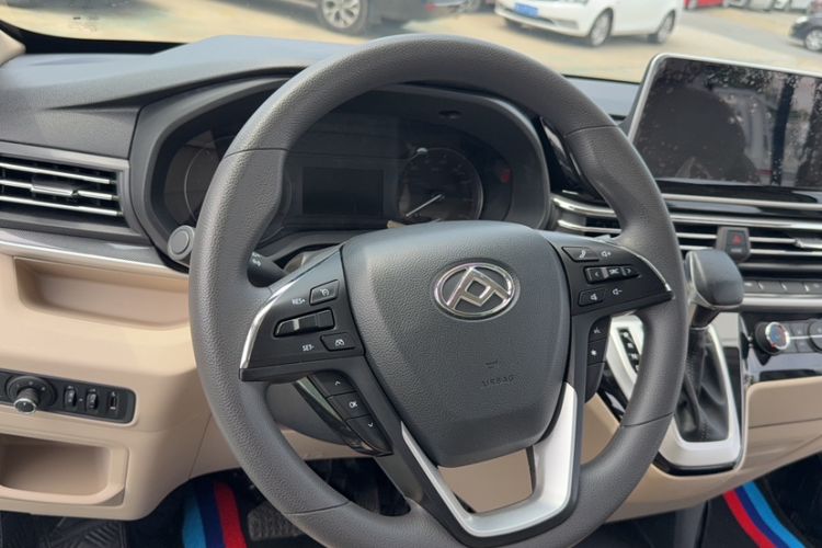 Used SAIC MAXUS Xintu V90 2022 2.0T Automatic ZhiDa Rear-Drive Long Wheelbase High-Roof Design with Single Rear Tire 9-Seater Steering Wheel