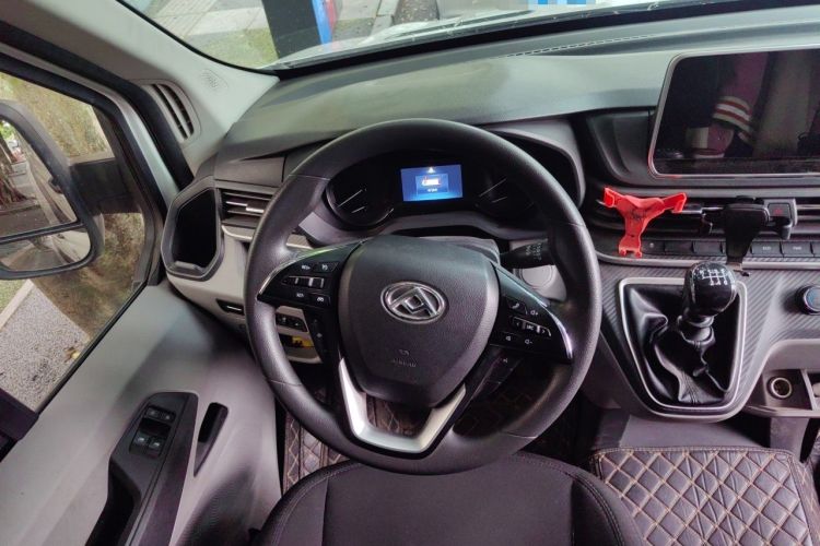 Used SAIC MAXUS Xintu V90 2022 2.0T Manual VAN Rear-Drive Long Wheelbase High Roof Single Rear Tire 3-Seater Steering Wheel