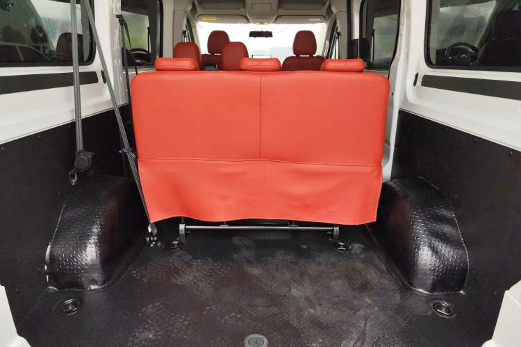 Used SAIC MAXUS Xintu V90 2022 2.0T AMT Yunjie Front-Wheel-Drive Long Wheelbase High-Roof Single-Tire Rear 7-Seater Trunk
