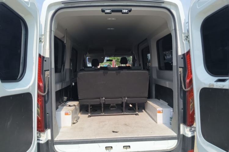 Used SAIC MAXUS Xintu V90 2022 2.0T Manual Zhiyun King Rear-Drive Long Wheelbase High-Roof with Single Rear Tire—6/7 Seats Trunk