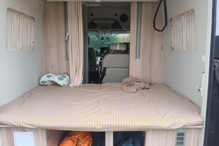 Used SAIC MAXUS Xintu V90  Trunk