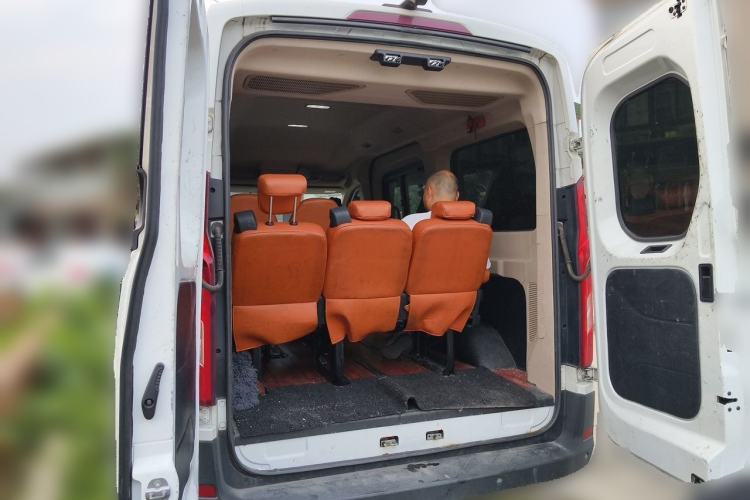Used SAIC MAXUS Xintu V90 2022 2.0T Automatic ZhiDa Rear-Drive Long Wheelbase High-Roof Design with Single Rear Tire 9-Seater Trunk