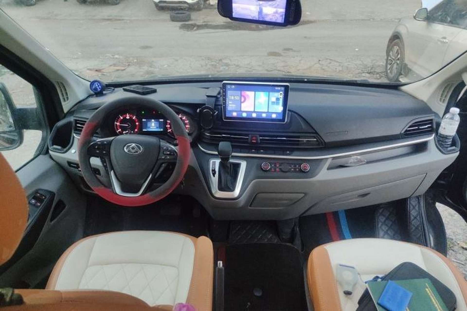 Used SAIC MAXUS Xintu V90  Center Console