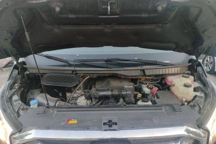 Used SAIC MAXUS Xintu V90  Engine Bay