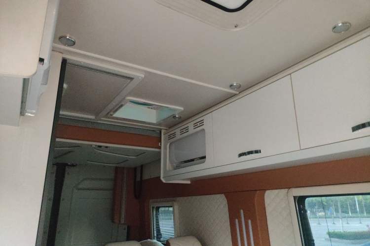 Used SAIC MAXUS Xintu V90  Headliner
