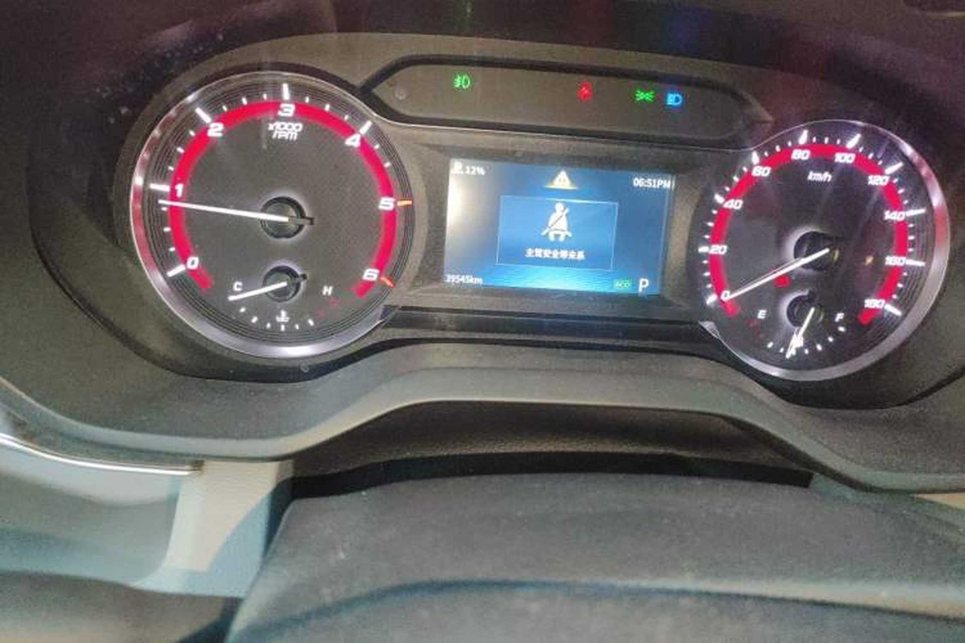 Used SAIC MAXUS Xintu V90  Odometer Close Up