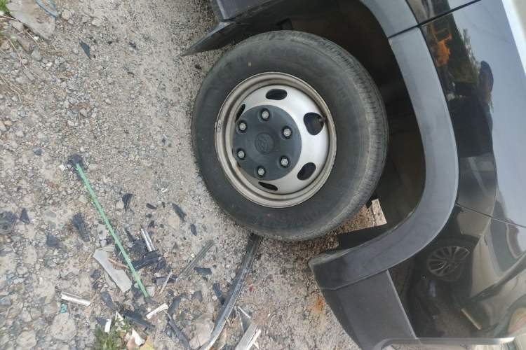 Used SAIC MAXUS Xintu V90  Right Front Wheel Hub