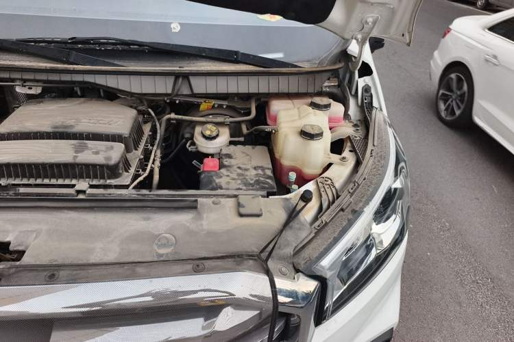 Used SAIC MAXUS Xintu V90  Engine Bay Left