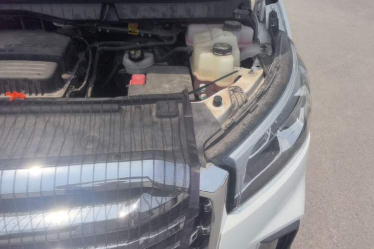 Used SAIC MAXUS Xintu V90  Engine Bay Left