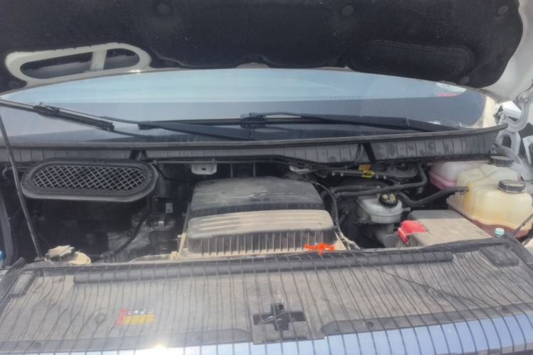 Used SAIC MAXUS Xintu V90  Engine Bay