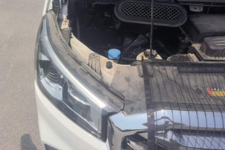 Used SAIC MAXUS Xintu V90  Engine Bay Right