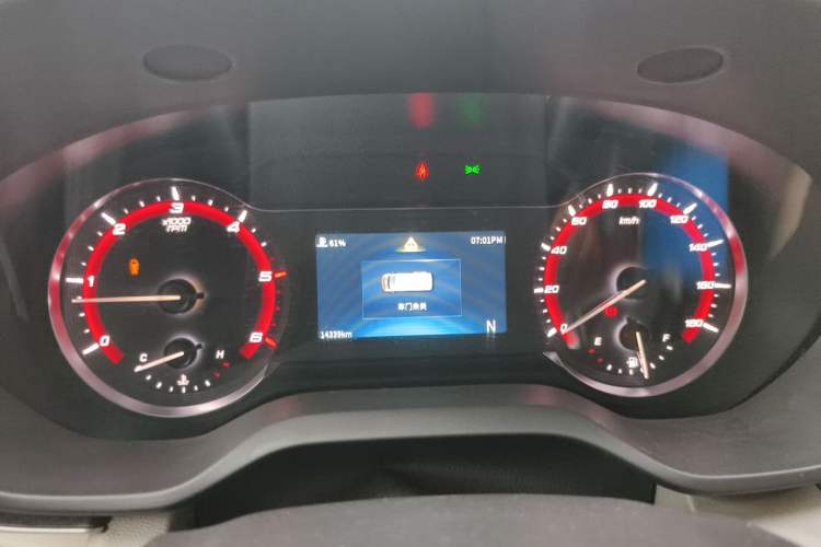 Used SAIC MAXUS Xintu V90  Instrument Cluster