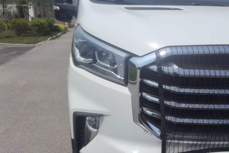 Used SAIC MAXUS Xintu V90  Right Front Headlight
