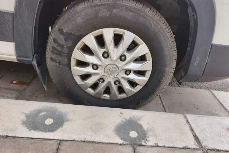 Used SAIC MAXUS Xintu V90  Right Front Wheel Hub