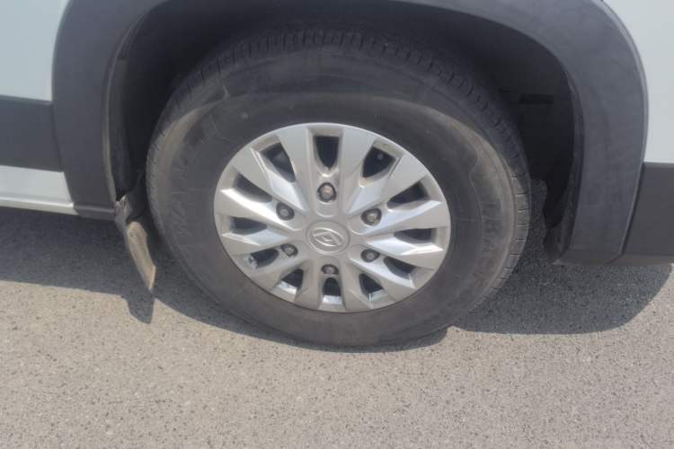 Used SAIC MAXUS Xintu V90  Right Front Wheel Hub