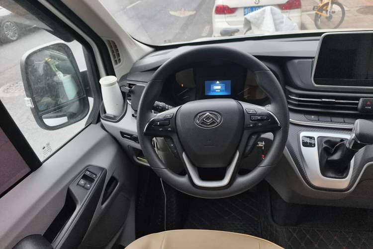 Used SAIC MAXUS Xintu V90  Steering Wheel