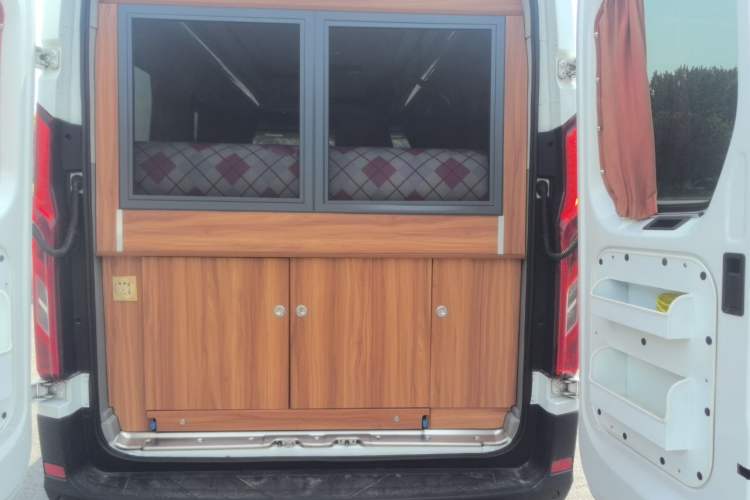 Used SAIC MAXUS Xintu V90  Trunk