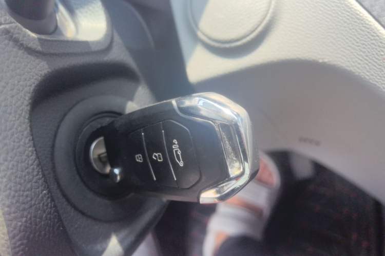 Used SAIC MAXUS Xintu V90  Vehicle Key