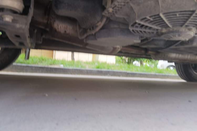 Used SAIC MAXUS Xintu V90 2024 ZhiJie 2.0T Automatic Front-Wheel-Drive Short Wheelbase Mid-Height Design with Single Rear Tire—5/6 Seater Chassis Front Left