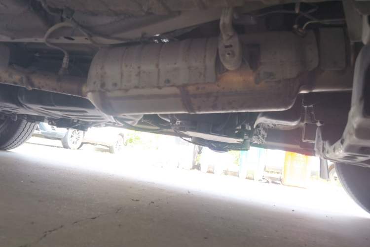 Used SAIC MAXUS Xintu V90 2024 ZhiJie 2.0T Automatic Front-Wheel-Drive Short Wheelbase Mid-Height Design with Single Rear Tire—5/6 Seater Chassis Front Right