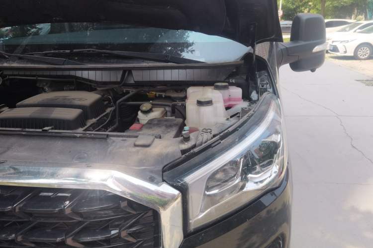 Used SAIC MAXUS Xintu V90 2024 ZhiJie 2.0T Automatic Front-Wheel-Drive Short Wheelbase Mid-Height Design with Single Rear Tire—5/6 Seater Engine Bay Left