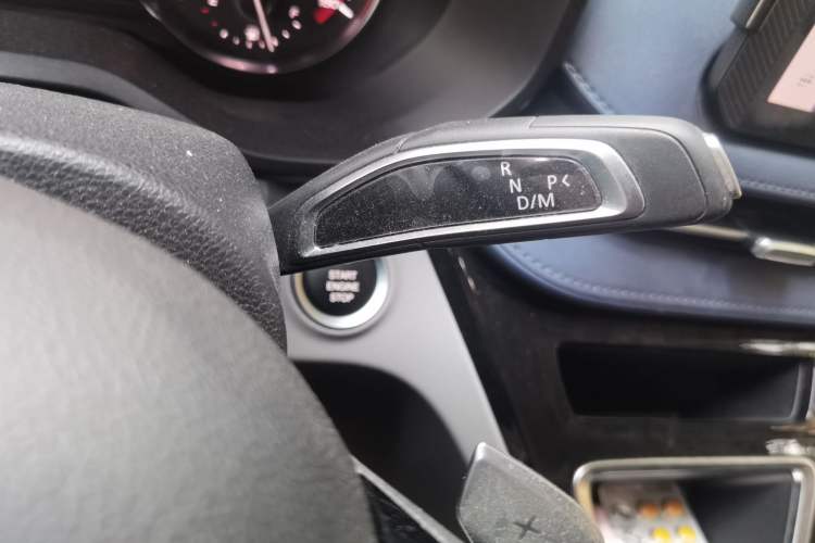 Used SAIC MAXUS Xintu V90 2024 ZhiJie 2.0T Automatic Front-Wheel-Drive Short Wheelbase Mid-Height Design with Single Rear Tire—5/6 Seater Gear Lever