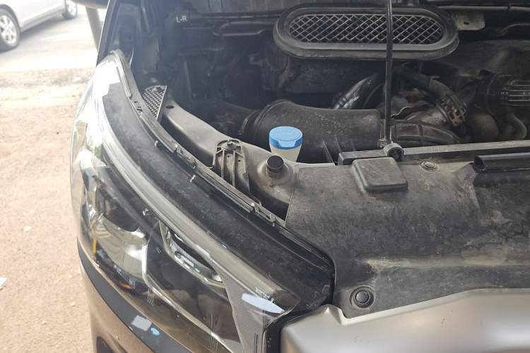 Used SAIC MAXUS Xintu V90  Engine Bay Right