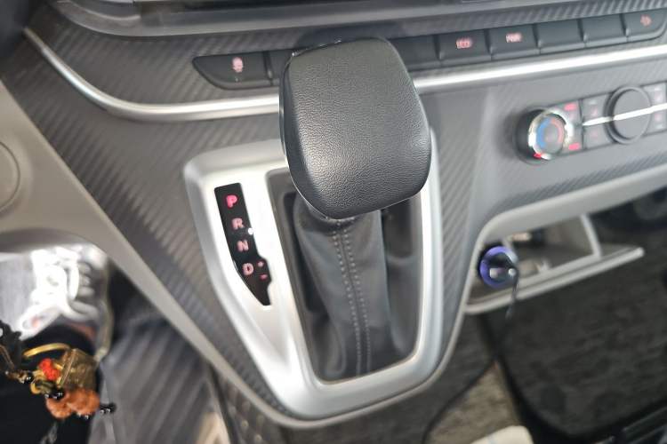 Used SAIC MAXUS Xintu V90  Gear Lever