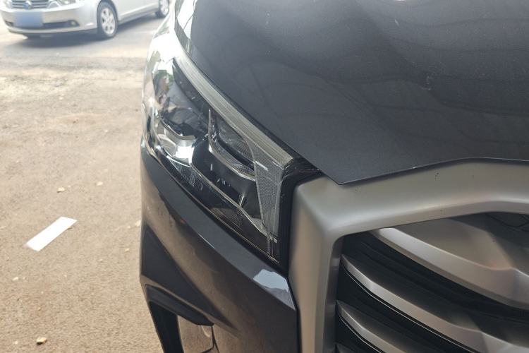 Used SAIC MAXUS Xintu V90  Right Front Headlight